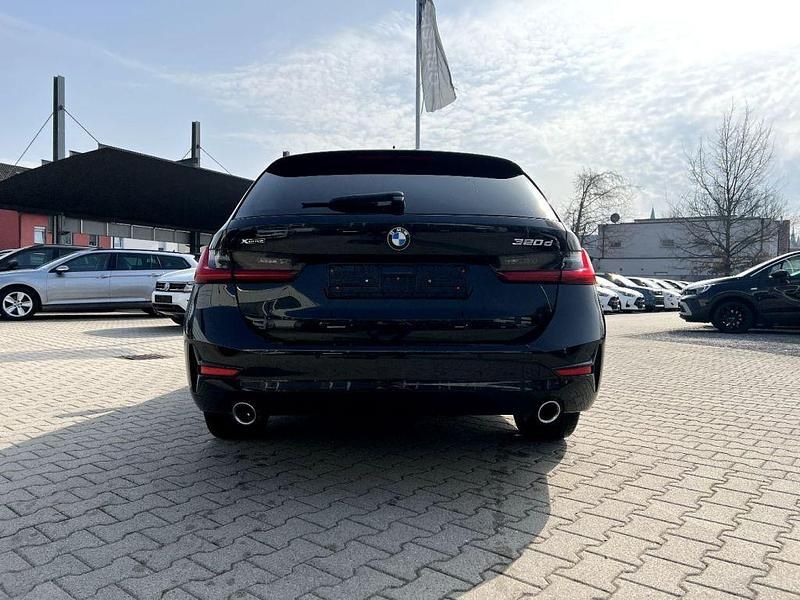 Gebraucht BMW 320 Advantage 190 PS (139 kW) 2020 Black sapphire (metallic) Kombi