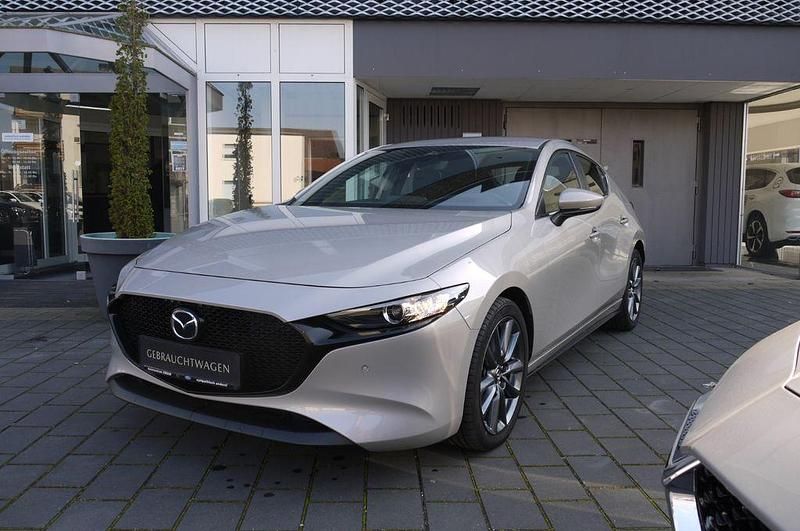 Grau Gebraucht 2022 Mazda 3 Selection Limousine | 21.990 € (Fairer Preis) - Bild 1/4