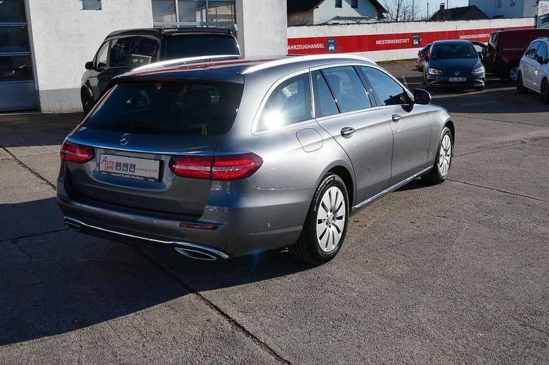 Gebraucht Mercedes E220 Avantgarde 194 PS (142 kW) 2017 Grau Limousine