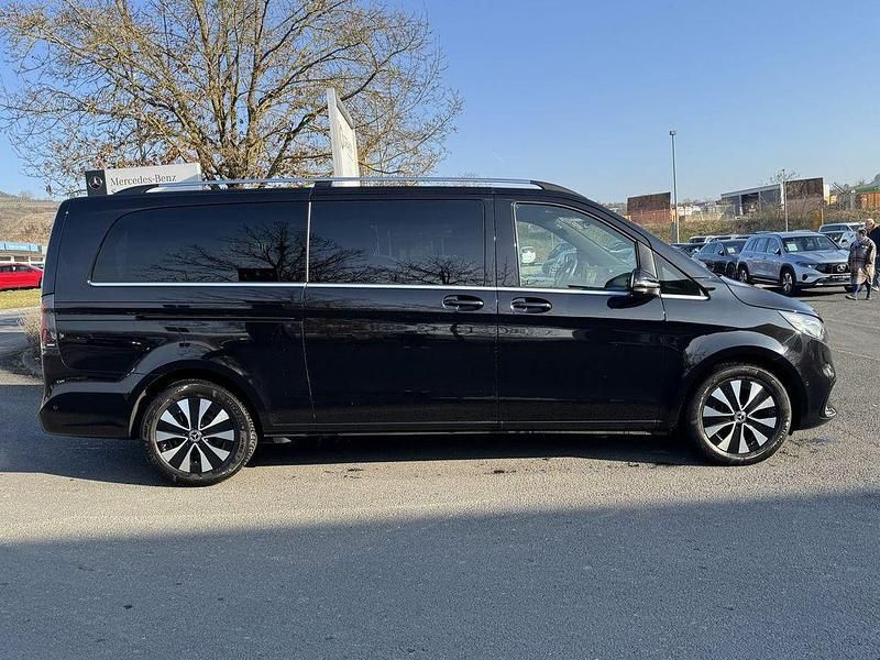 Gebraucht Mercedes V300 237 PS (174 kW) 2024 Schwarz Van / Kleinbus