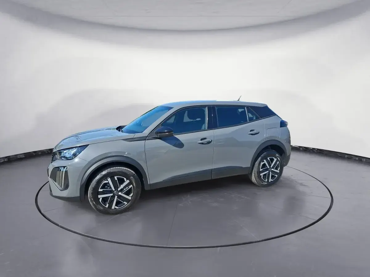 Gebraucht Peugeot 2008 Active 101 PS (74 kW) 2024 Silber SUV