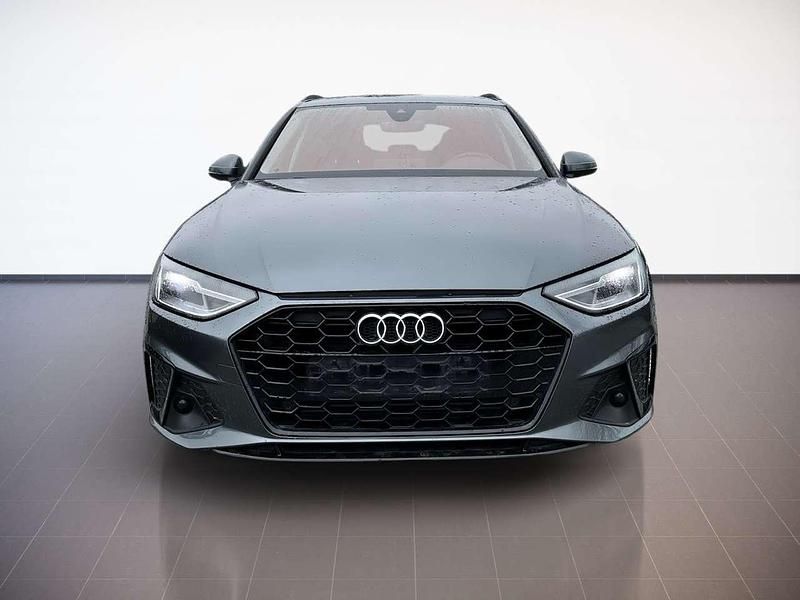 Second-hand Audi A4 S-Line 150 CP (110 kW) 2023 Gri Break