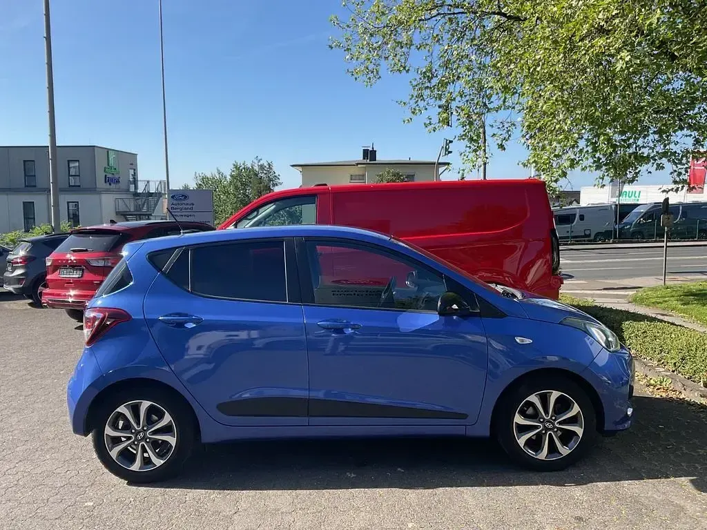 Gebraucht Hyundai i10 Passion Plus 67 PS (49 kW) 2019 Blau Kleinwagen