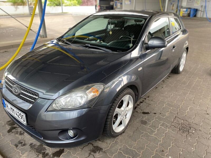 Grau Gebraucht 2008 Kia ProCeed Kleinwagen | 2.800 € - Bild 1/4