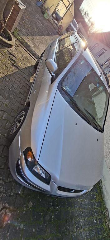 Gebraucht Mitsubishi Space Star 122 PS (89 kW) 2002 Silber Van / Kleinbus