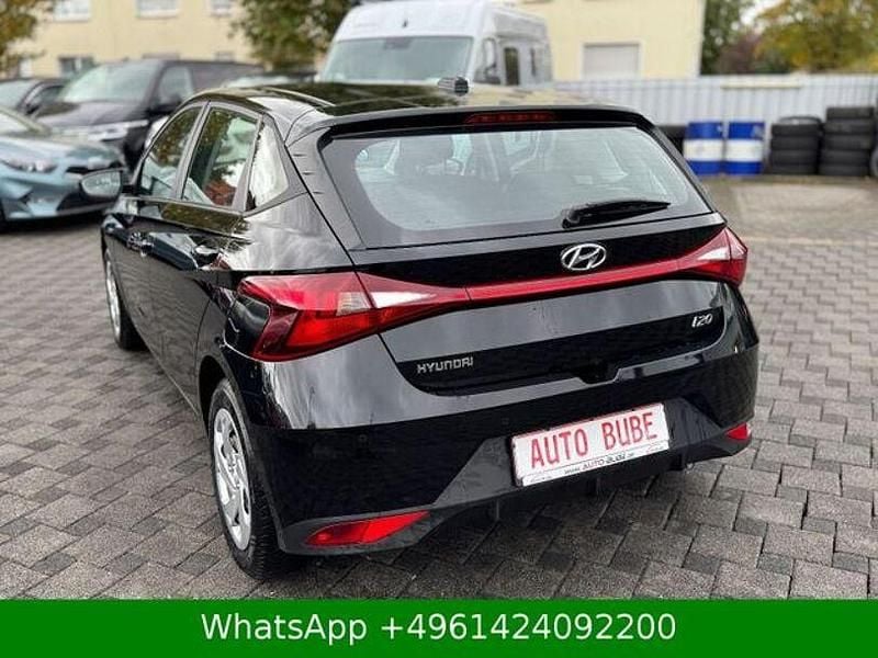 Gebraucht Hyundai i20 101 PS (74 kW) 2021 Schwarz Kleinwagen