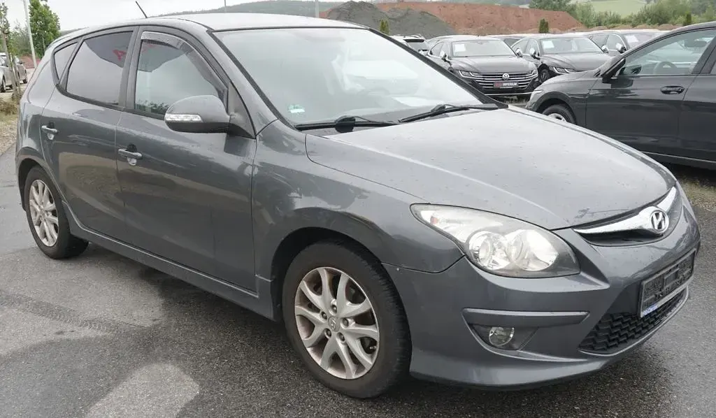 Gebraucht Hyundai i30 106 PS (77 kW) 2011 Grau Limousine