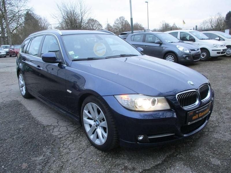 Gebraucht BMW 318 143 PS (105 kW) 2012 Tiefseeblau metallic Kombi