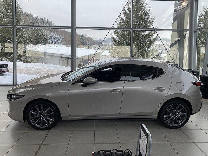 Neu Mazda 3 Exclusive 140 PS (102 kW) 2025 Beige Limousine