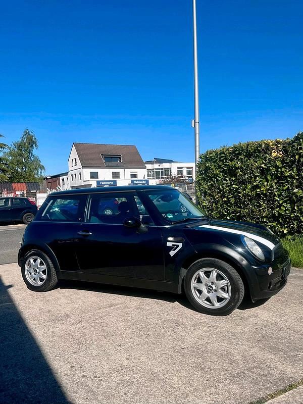 Used Mini Cooper 90 HP (66 kW) 2006 Black Hatchback