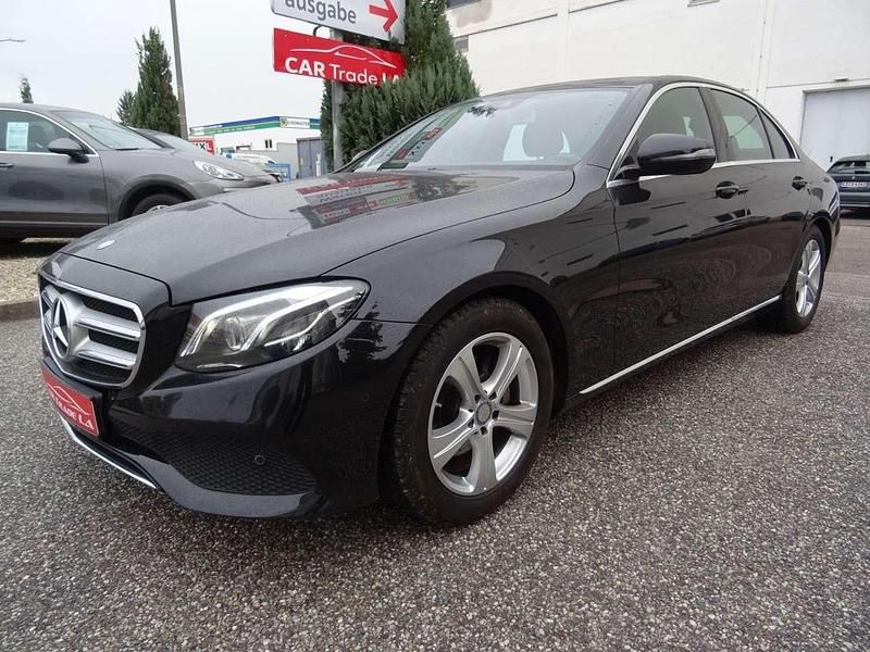 Schwarz Gebraucht 2016 Mercedes E200 Limousine | 17.900 € (Fairer Preis) - Bild 1/4