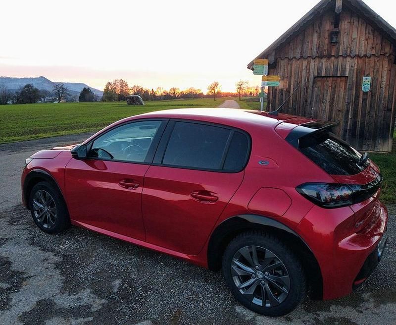 Gebraucht 2022 Peugeot e-208 Kleinwagen | 17.999 € (Fairer Preis) - Bild 1/3