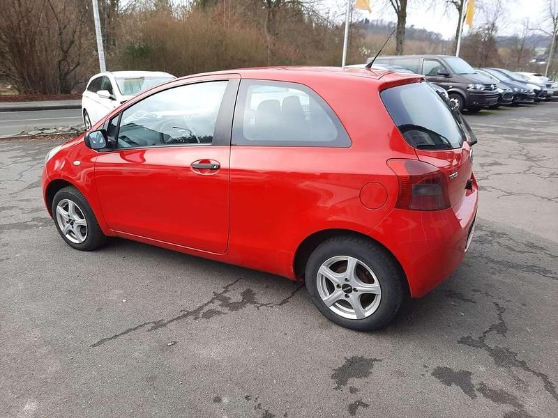 Gebraucht Toyota Yaris 69 PS (50 kW) 2008 Rot Kleinwagen