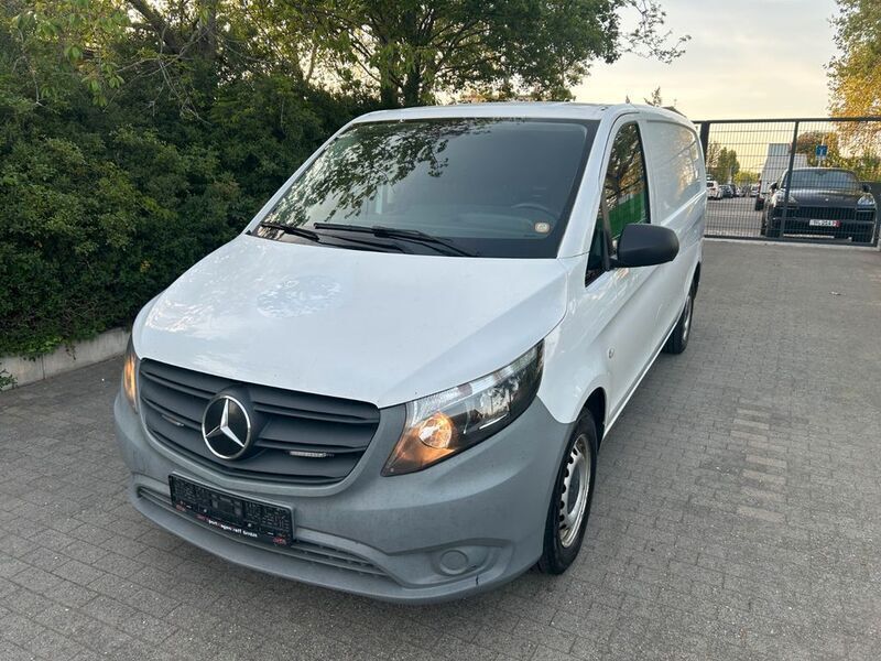 Weiß Gebraucht 2020 Mercedes Vito Van / Kleinbus | 14.499 € (Superpreis) - Bild 1/4