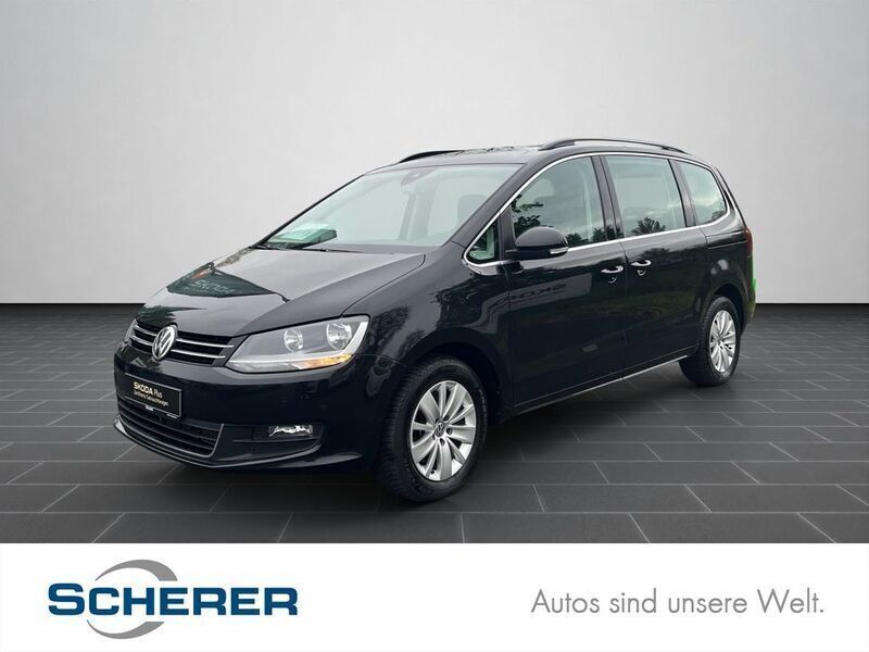 Deep black perleffekt (metallic) Gebraucht 2022 VW Sharan Comfortline Van / Kleinbus | 24.890 € (Guter Preis) - Bild 1/4