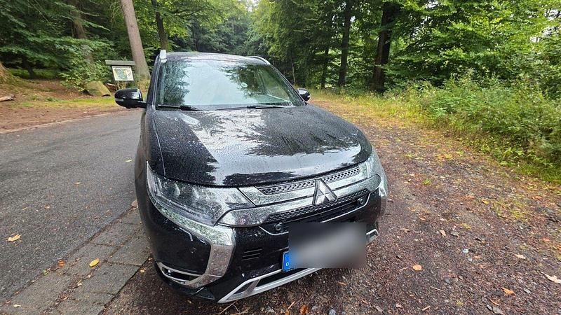 Schwarz Gebraucht 2019 Mitsubishi Outlander P-HEV Plus SUV | 19.000 € (Fairer Preis) - Bild 1/4