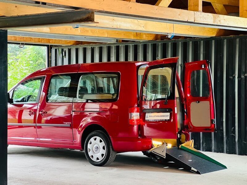 Rot Gebraucht 2010 VW Caddy Maxi Van / Kleinbus | 23.900 € - Bild 1/4