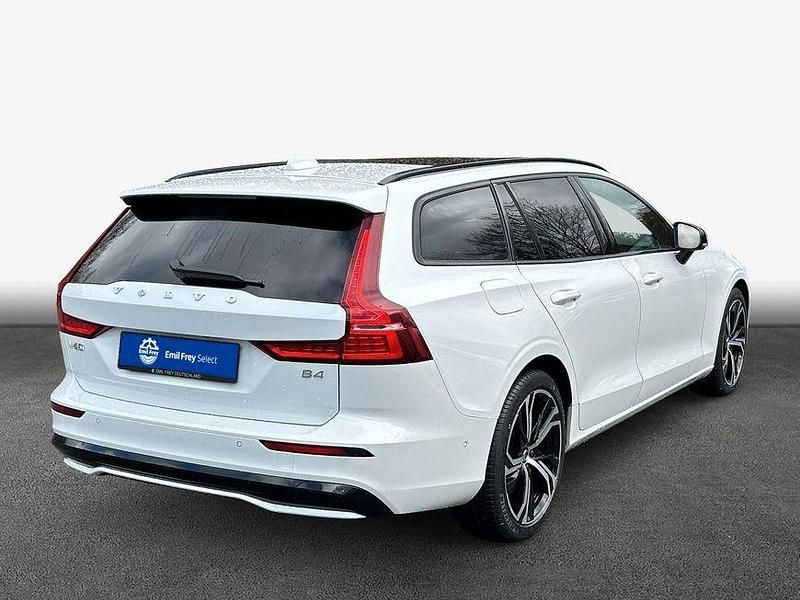 Gebraucht Volvo V60 Plus 197 PS (144 kW) 2025 Crystal weißperleffekt Kombi
