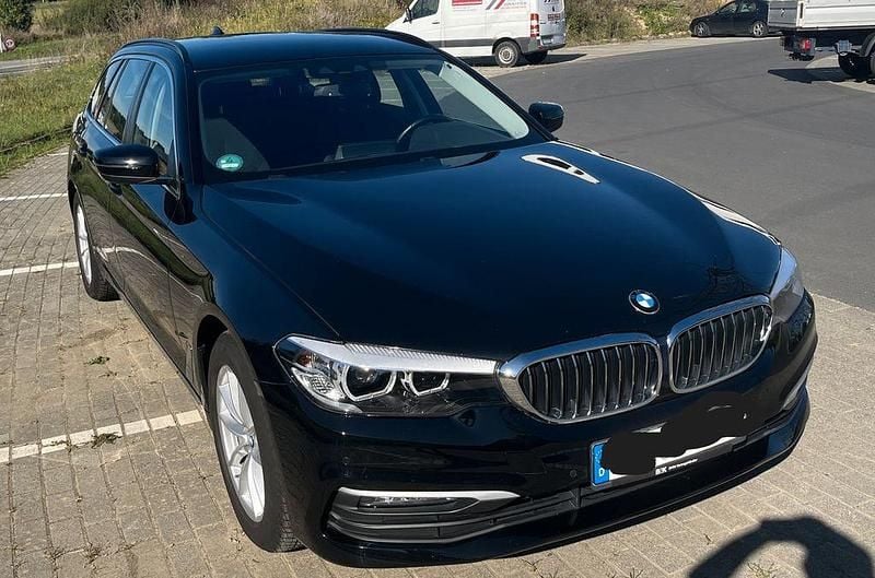 Gebraucht BMW 520 Sport Line 190 PS (139 kW) 2019 Schwarz Kombi