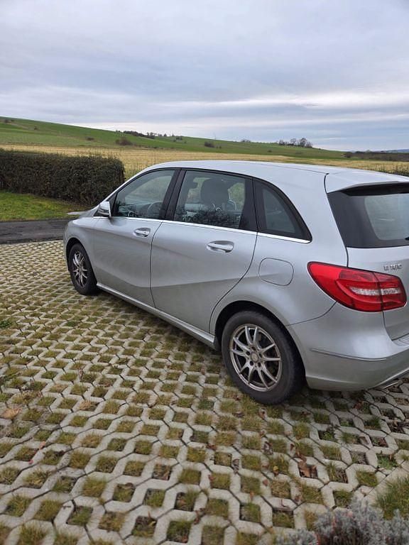 Gebraucht Mercedes B180 109 PS (80 kW) 2014 Silber Van / Kleinbus