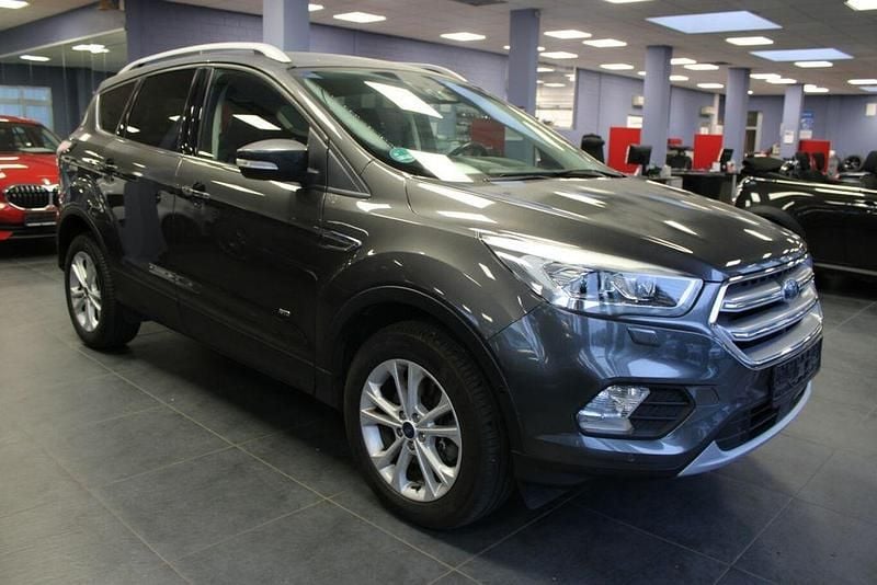 Grau Gebraucht 2018 Ford Kuga Titanium SUV | 15.980 € (Fairer Preis) - Bild 1/4