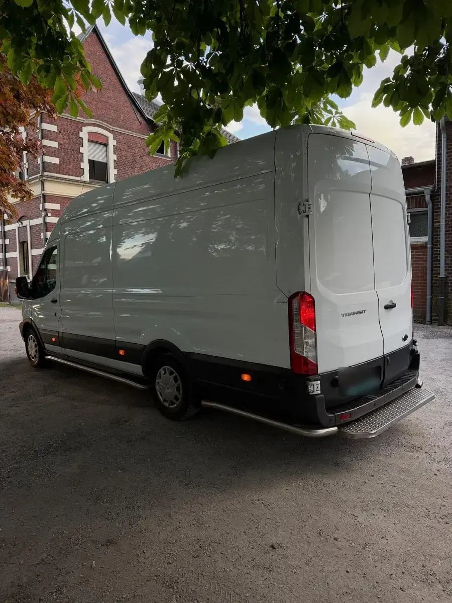 Second-hand Ford Transit 140 CP (102 kW) 2018 Alb Monovolum