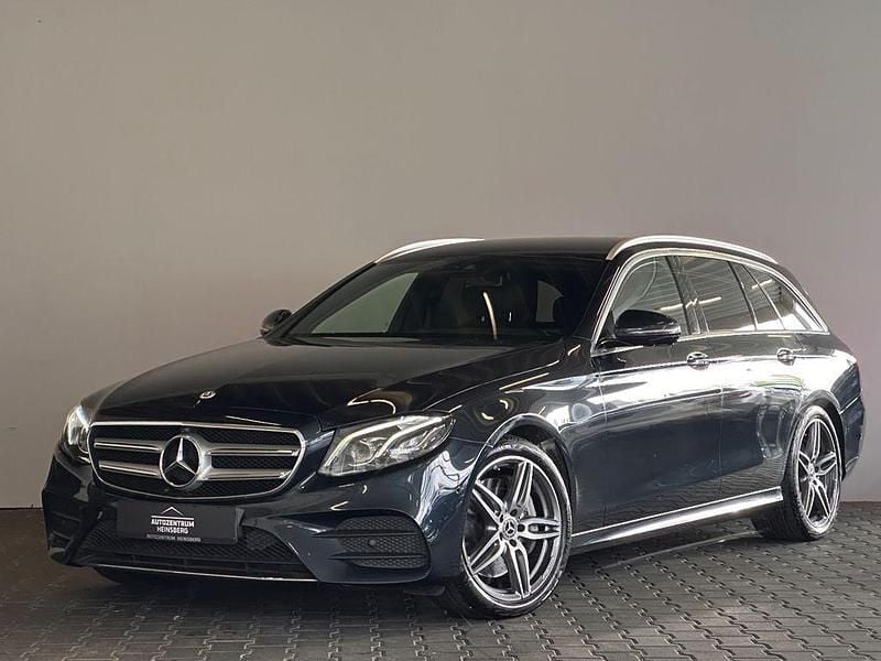 Blau Gebraucht 2017 Mercedes E350 AMG line Kombi | 21.490 € (Fairer Preis) - Bild 1/4