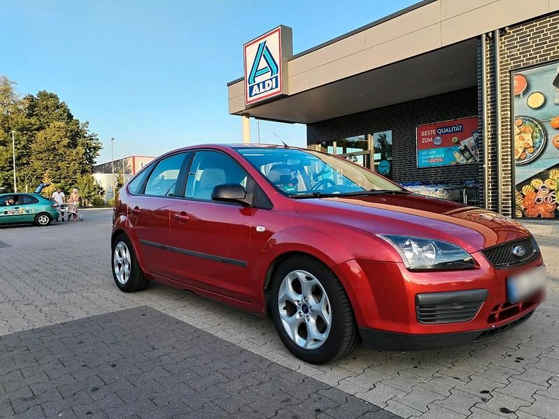 Gebraucht Ford Focus 100 PS (73 kW) 2006 Orange Limousine