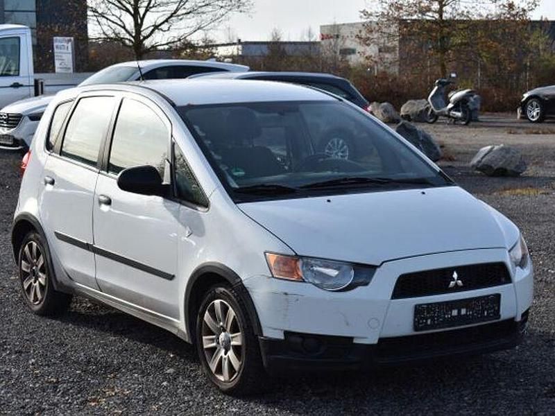 Weiß Gebraucht 2010 Mitsubishi Colt Edition Limousine | 890 € (Fairer Preis) - Bild 1/4