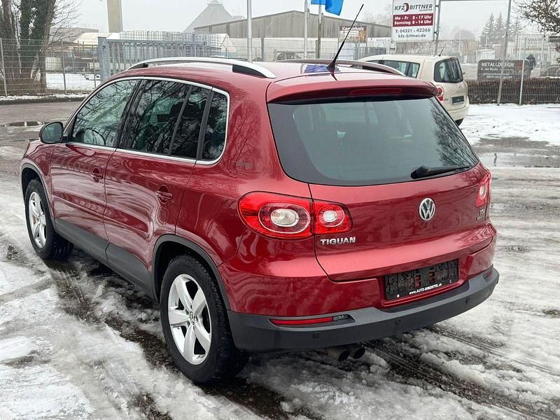 Second-hand VW Tiguan Team 122 CP (89 kW) 2010 Roșu SUV