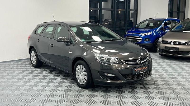 Grau Gebraucht 2015 Opel Astra Edition Kombi | 8.999 € - Bild 1/4