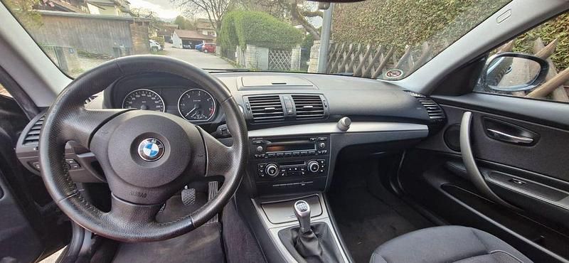 Używany BMW 118 Performance 143 KM (105 kW) 2010 Czarny Hatchback