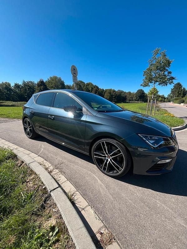 Grau Gebraucht 2019 Cupra Leon Limousine | 24.500 € (Guter Preis) - Bild 1/4