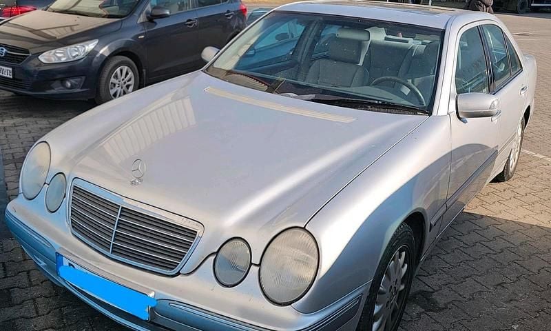 Gebraucht Mercedes E200 170 PS (125 kW) 2000 Grau Limousine