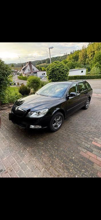 Schwarz Gebraucht 2013 Skoda Octavia Limousine | 4.300 € (Guter Preis) - Bild 1/4