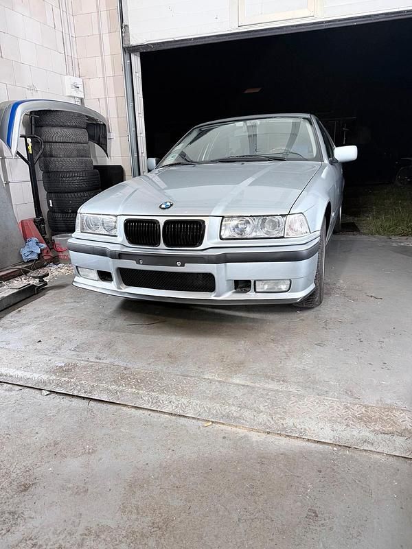 Gebraucht BMW 316 102 PS (75 kW) 1997 Grau Kleinwagen