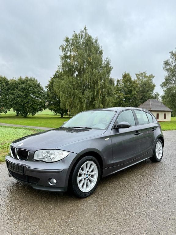 Grau Gebraucht 2005 BMW 118 Kleinwagen | 2.799 € (Fairer Preis) - Bild 1/4