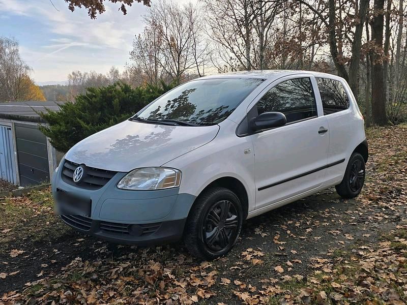 Weiß Gebraucht 2008 VW Fox Kleinwagen | 1.699 € (Etwas zu teuer) - Bild 1/4