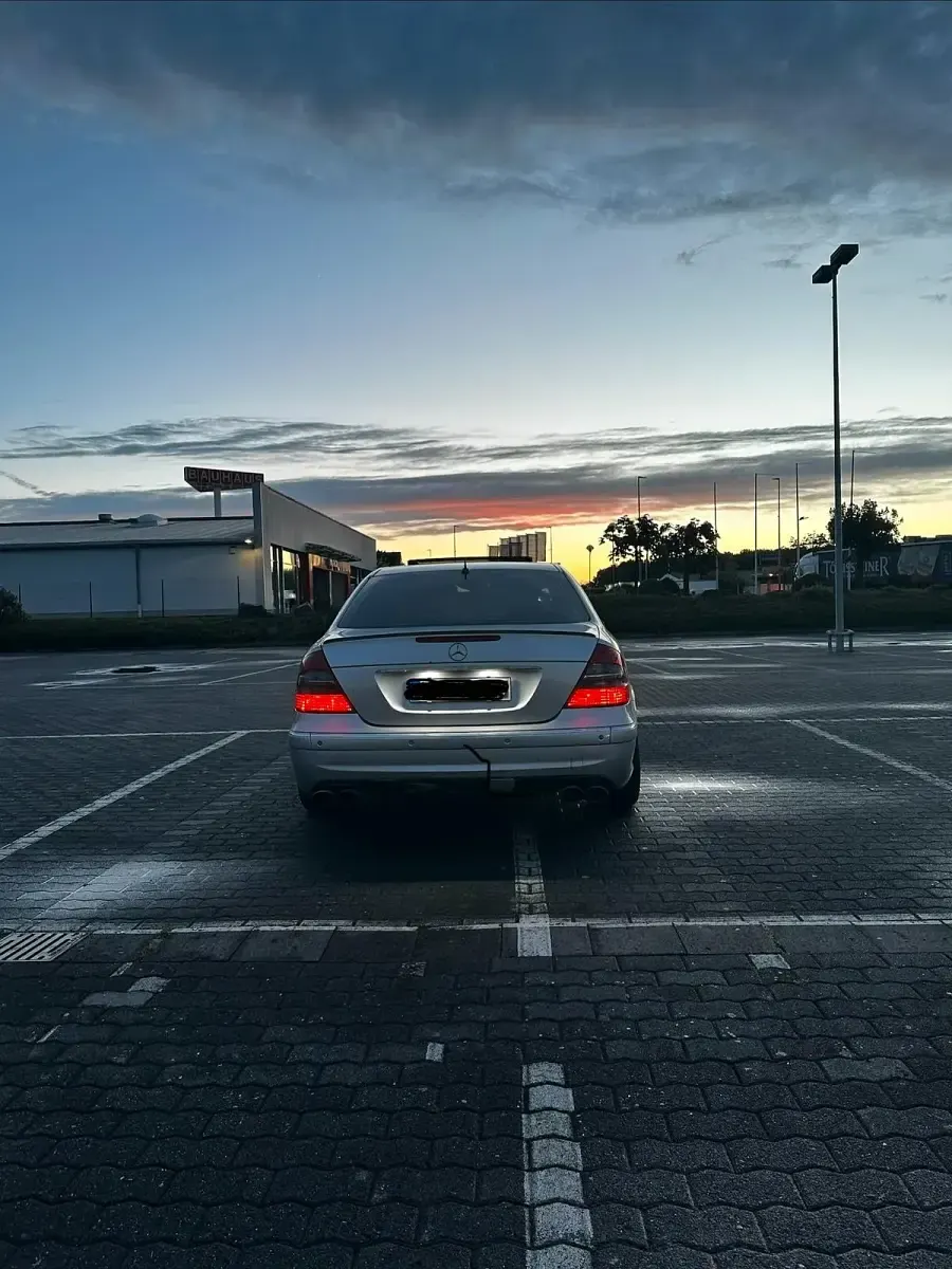 Gebraucht Mercedes E500 306 PS (225 kW) 2003 Silber Limousine