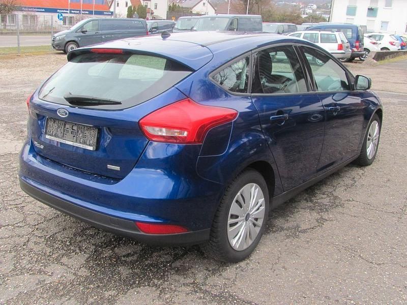 Usata Ford Focus 101 CV (74 kW) 2016 Blu Berlina