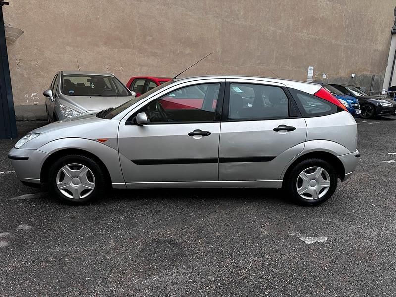 Gebraucht Ford Focus Basis 100 PS (73 kW) 2002 Silber Limousine