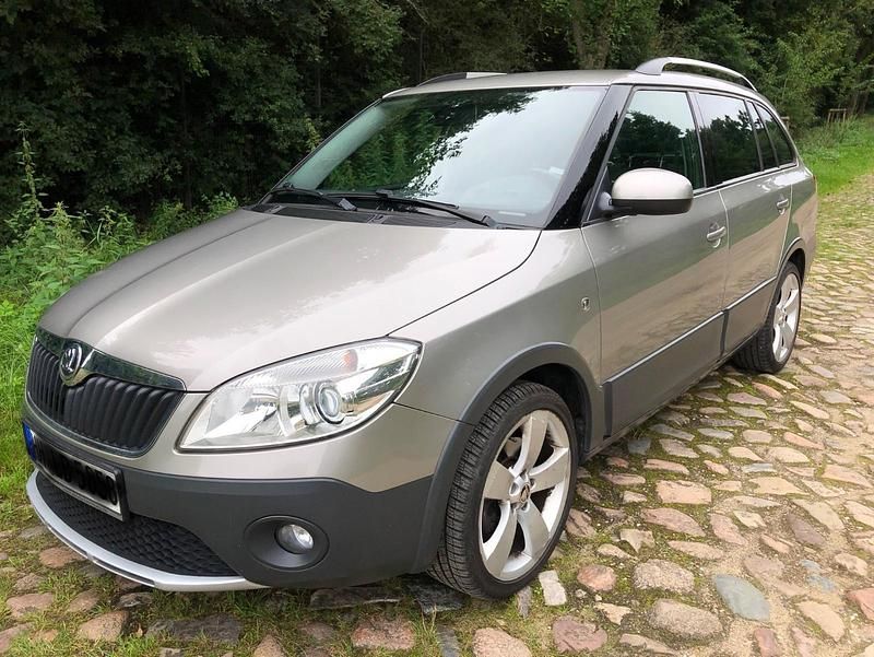 Silber Gebraucht 2014 Skoda Fabia Kombi | 6.000 € (Fairer Preis) - Bild 1/4