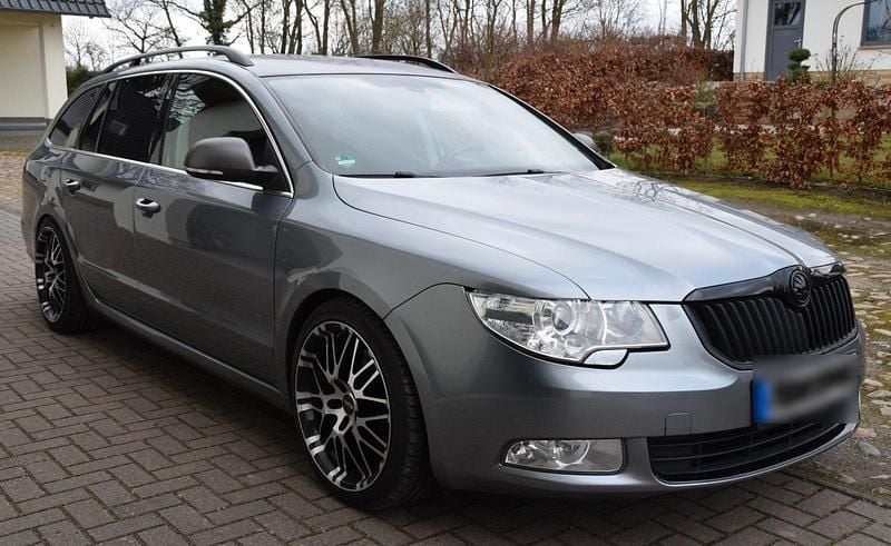 Second-hand Skoda Superb 170 CP (125 kW) 2012 Gri Break