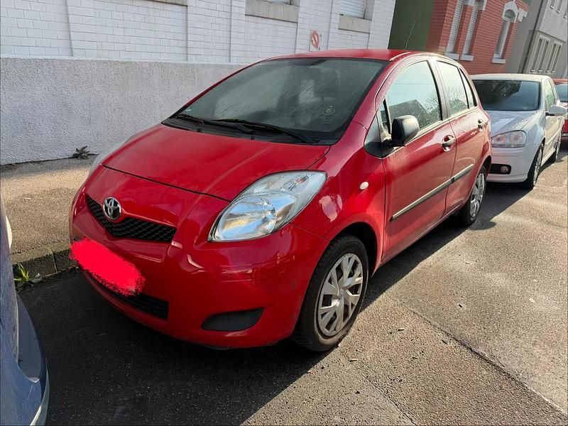 Gebraucht Toyota Yaris 69 PS (50 kW) 2009 Rot Kleinwagen