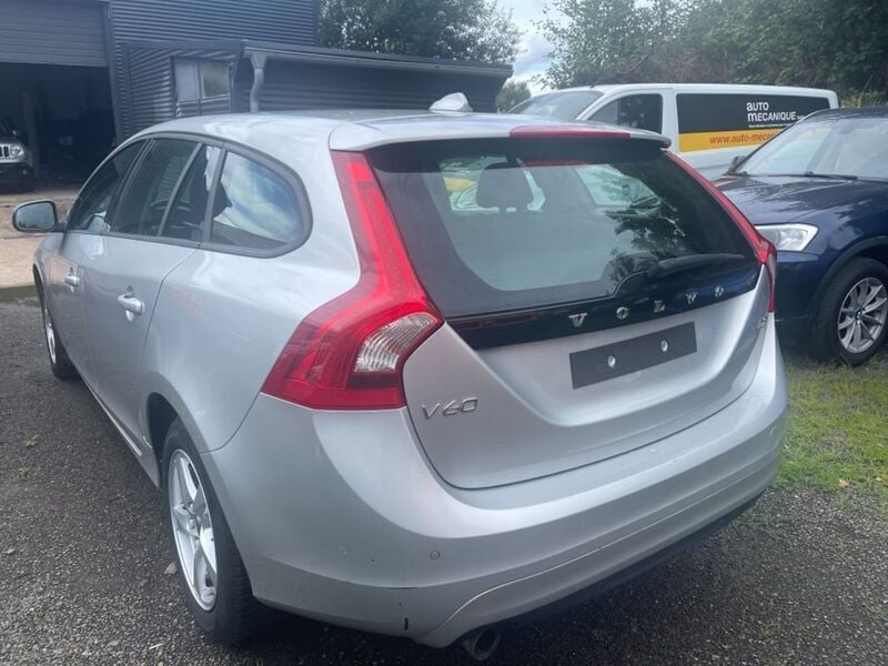 Gebraucht Volvo V60 120 PS (88 kW) 2018 Silber Kombi