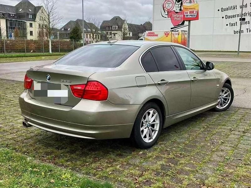 Gebraucht BMW 325 Sport Line 218 PS (160 kW) 2011 Silber Limousine