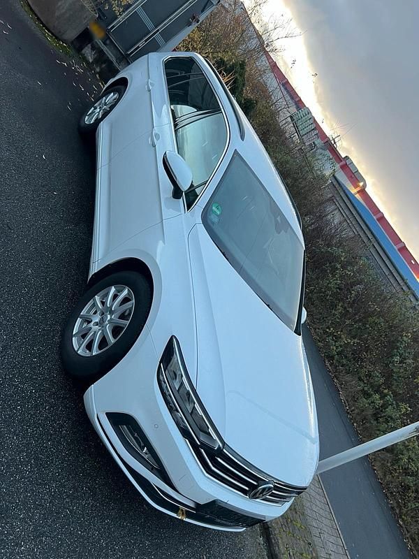 Gebraucht VW Passat 190 PS (139 kW) 2020 Weiß Kombi
