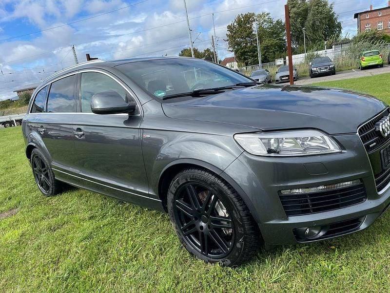 Grau Gebraucht 2008 Audi Q7 Sport SUV | 6.450 € (Fairer Preis) - Bild 1/4
