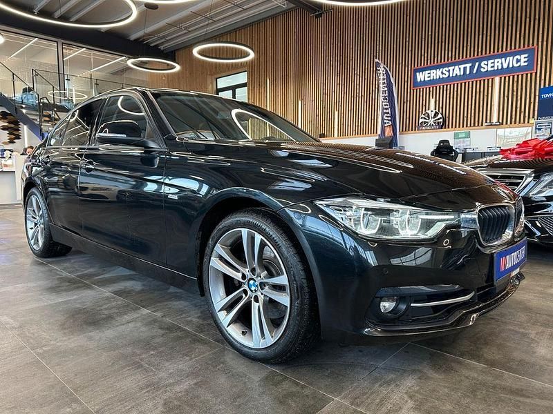 Gebraucht BMW 330 Sport Line 258 PS (189 kW) 2017 Schwarz Limousine