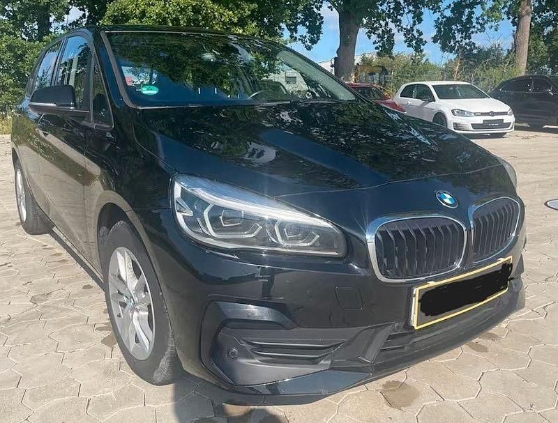 Schwarz Gebraucht 2019 BMW 218 Active Tourer Van / Kleinbus | 13.999 € (Superpreis) - Bild 1/4